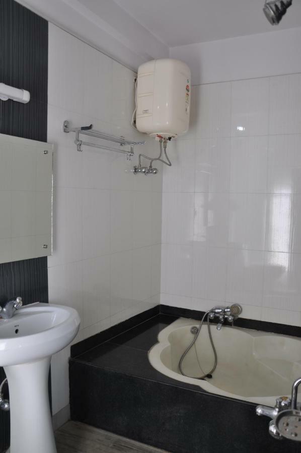Hotel Simla Siliguri Esterno foto