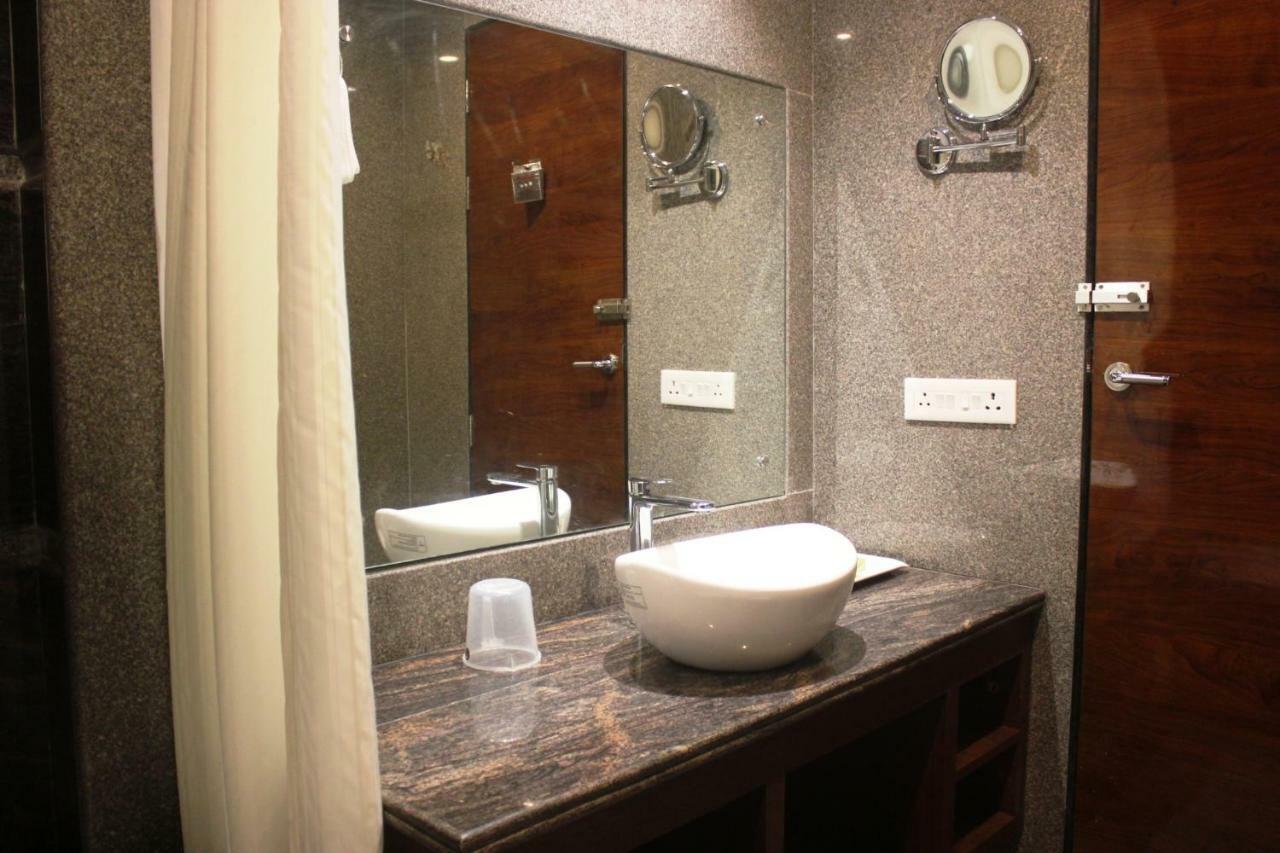 Hotel Simla Siliguri Esterno foto